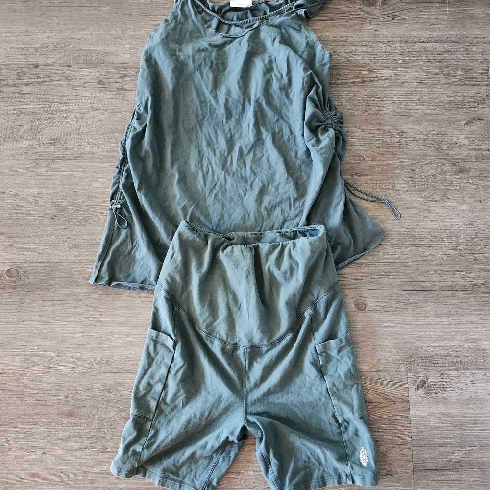 Green Top and Shorts Set (Maternity)